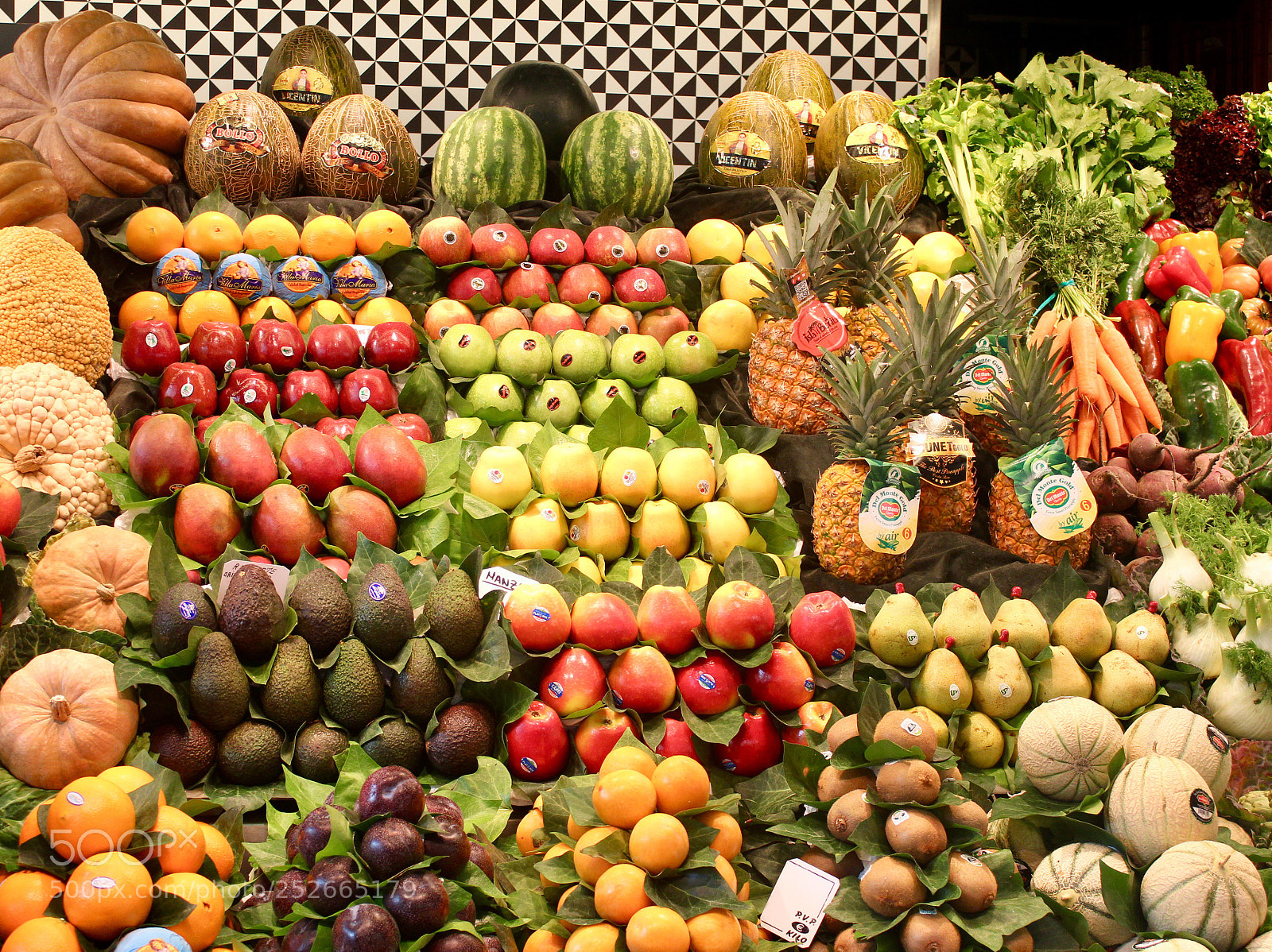 Canon EOS 1300D (EOS Rebel T6 / EOS Kiss X80) sample photo. Boqueria market photography