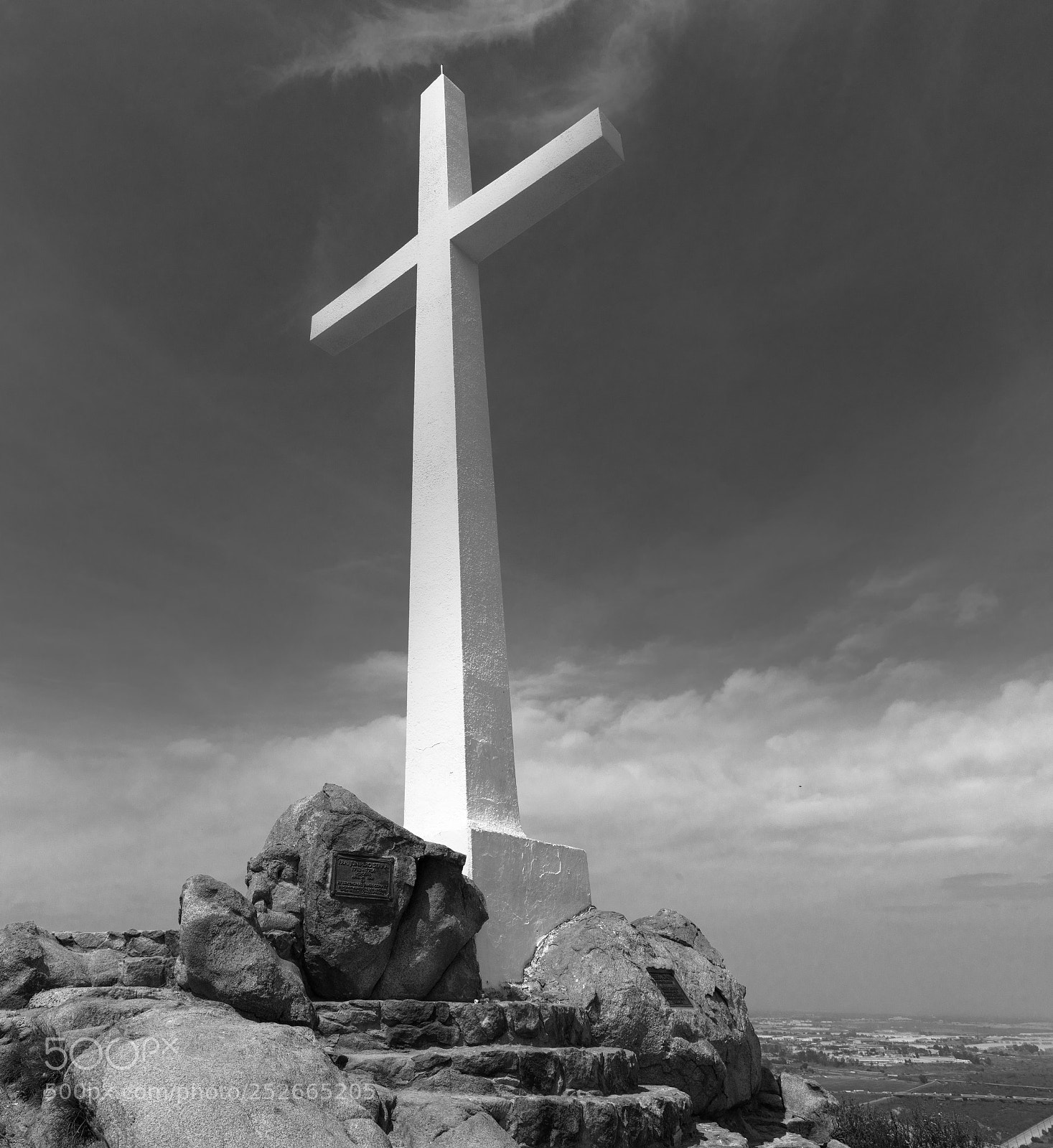 Canon EOS 5D Mark IV sample photo. Mt rubidoux cross black photography