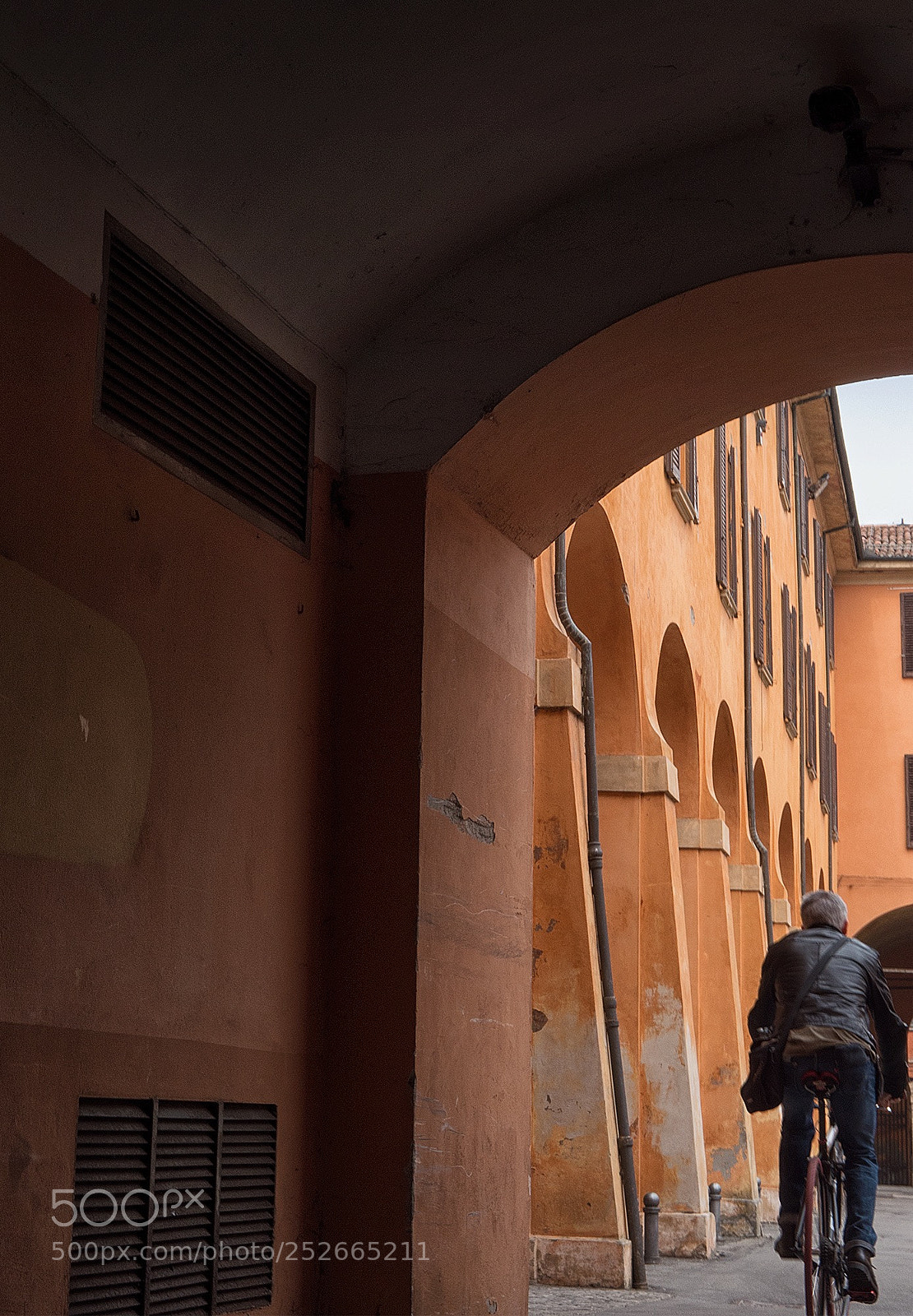 Panasonic Lumix DMC-GX8 sample photo. Through the archway and photography