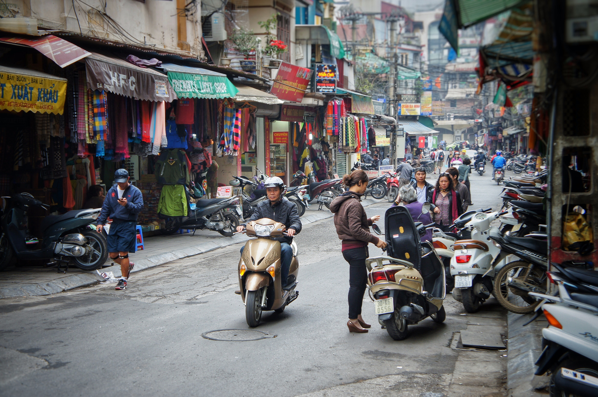 Sony Alpha NEX-C3 sample photo. Hanoi street photography