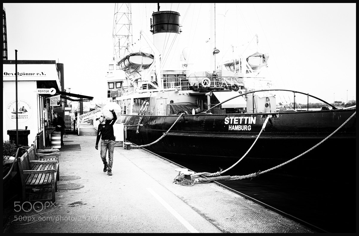 Fujifilm X100F sample photo. Heavy duty photography