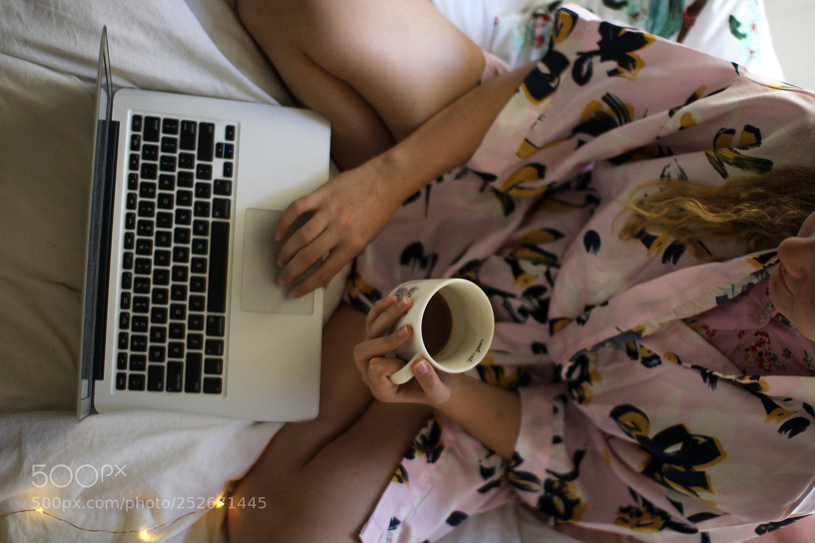 Canon EOS 1300D (EOS Rebel T6 / EOS Kiss X80) sample photo. Lazy sunday studying photography