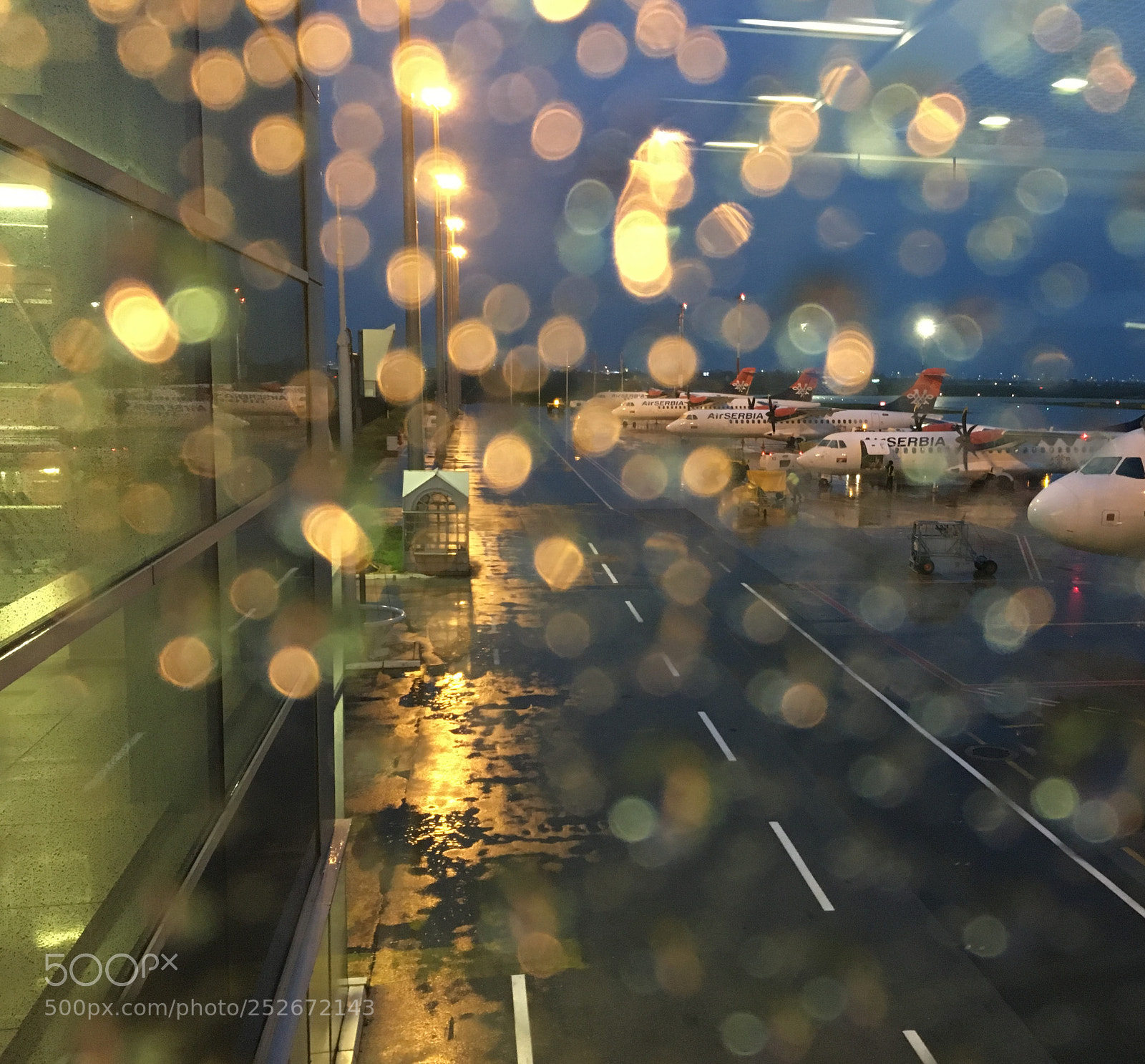 Apple iPhone 6s sample photo. Waiting in the airport photography