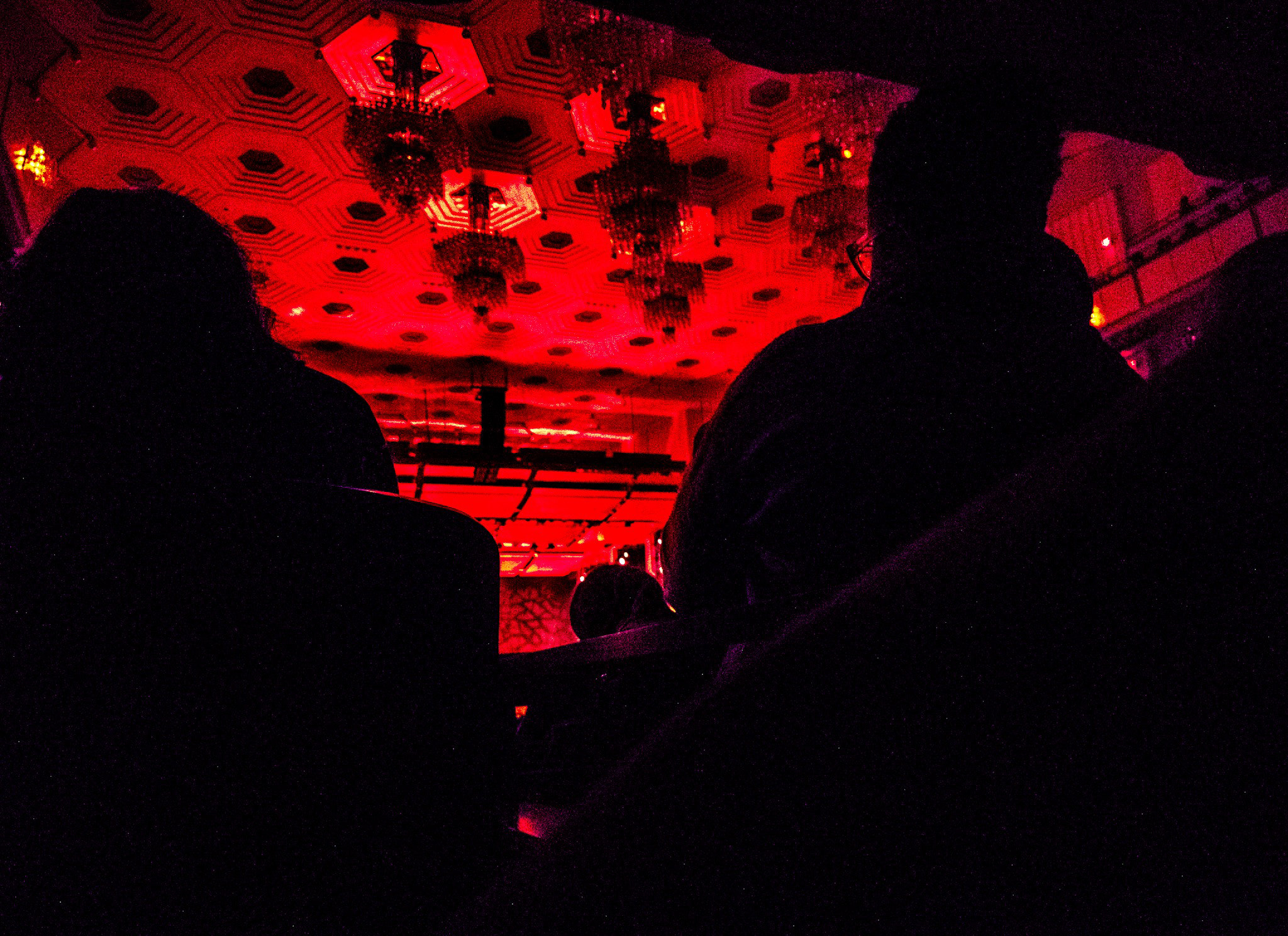 HTC 10 sample photo. Shadowu audience photography