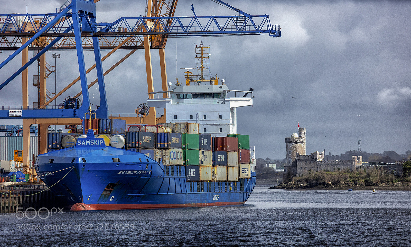 Canon EOS 5DS R sample photo. The port of cork photography