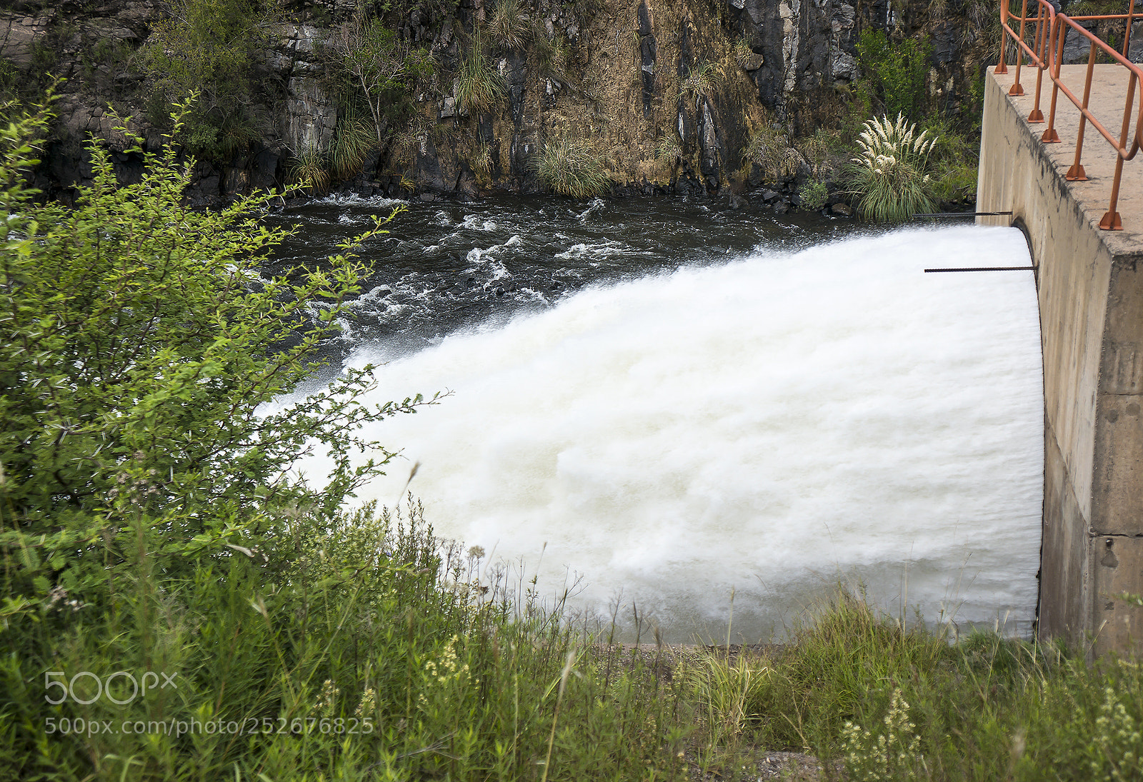 Sony Alpha NEX-5T sample photo. Arroyo corto... photography