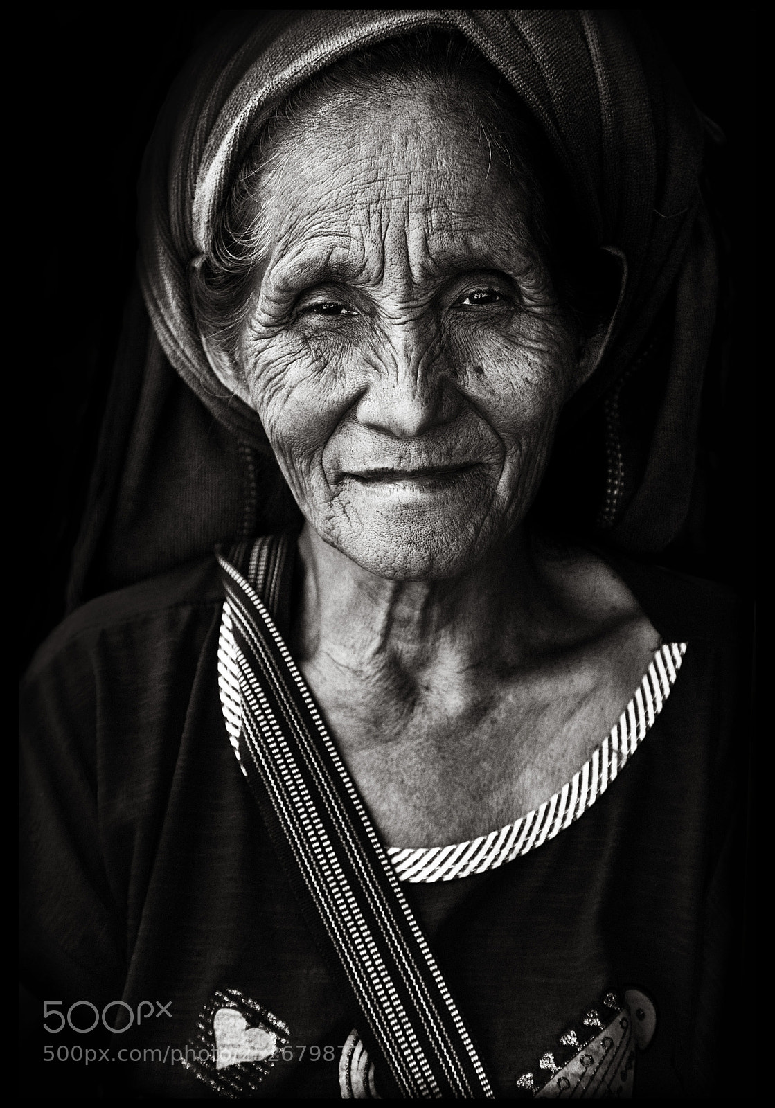Canon EOS 5D Mark II sample photo. Lahu woman photography