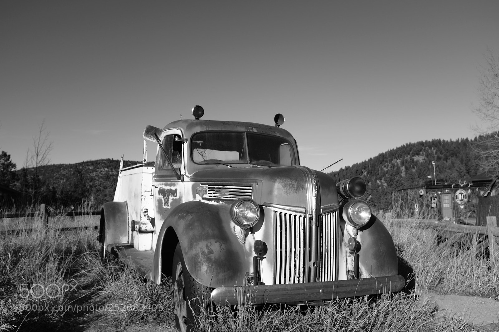 Fujifilm X100F sample photo. Old truck photography
