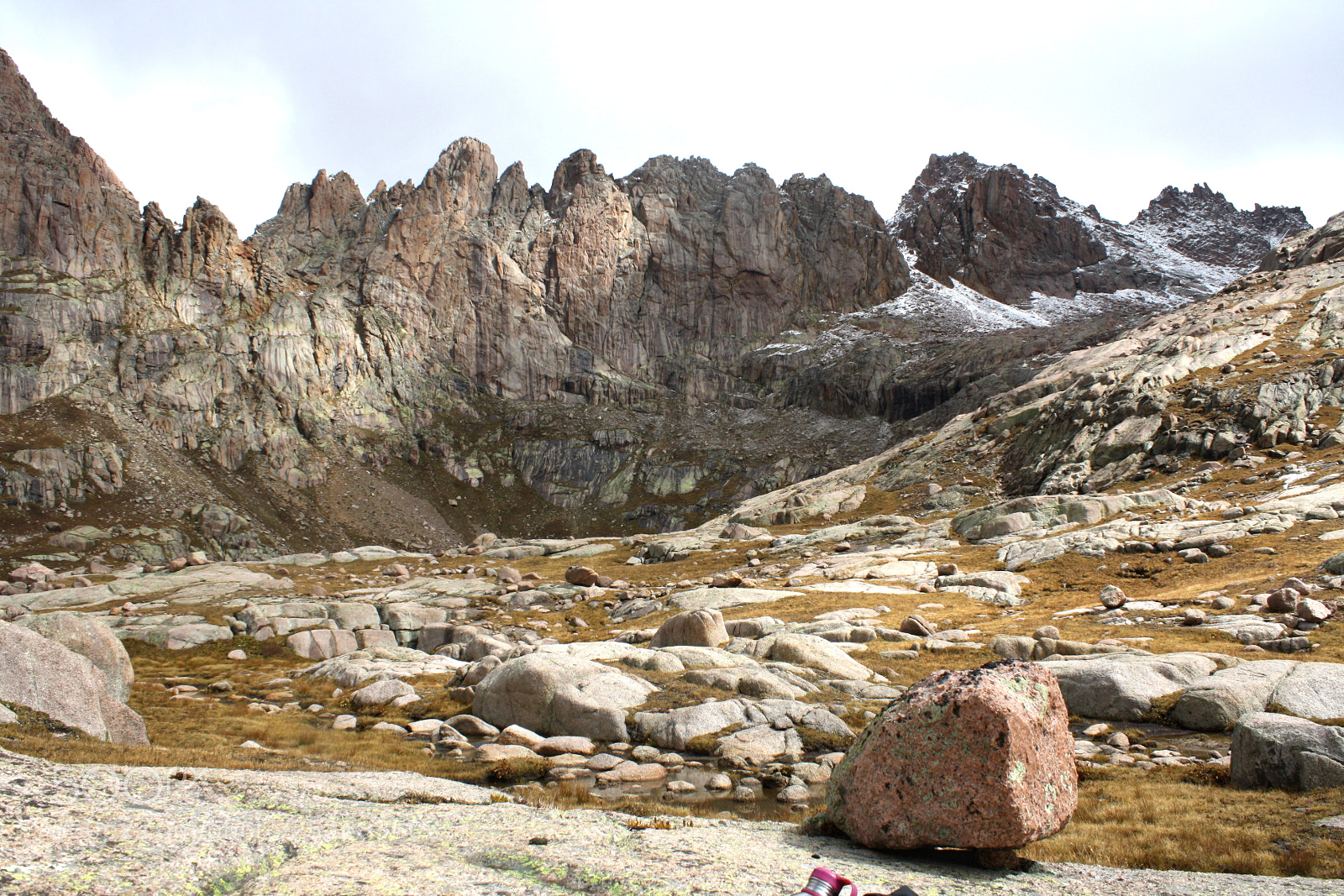 Canon EOS 1000D (EOS Digital Rebel XS / EOS Kiss F) sample photo. A rock in the photography
