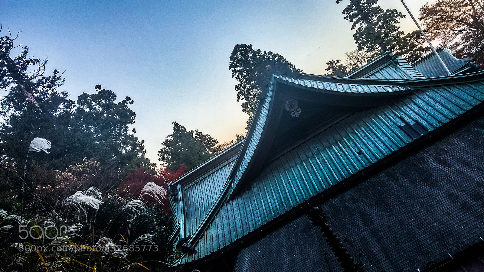 LG G3 sample photo. Roof of a temple photography