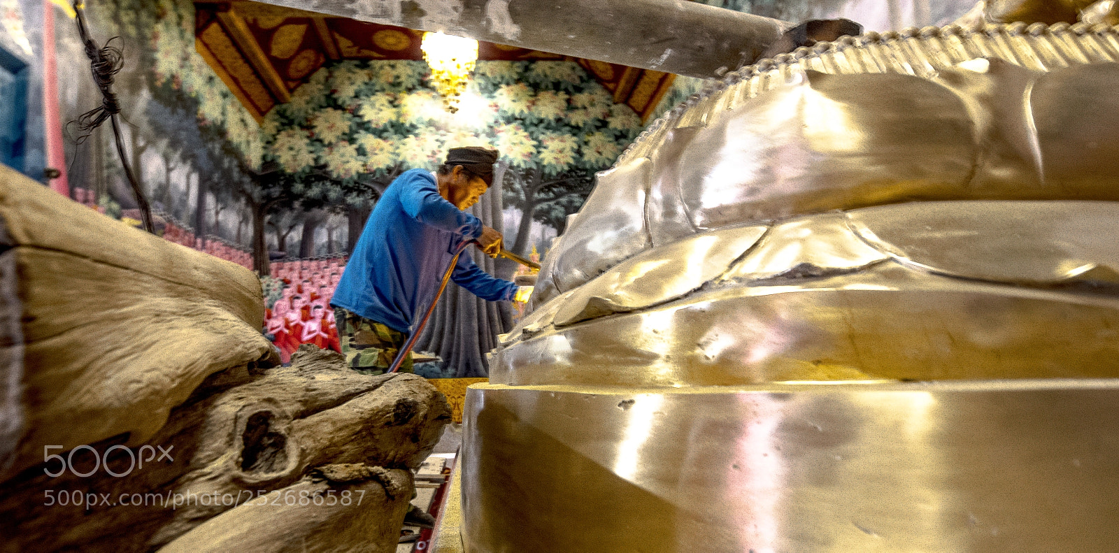 Nikon D850 sample photo. Fabrication du bouddha  d'or photography