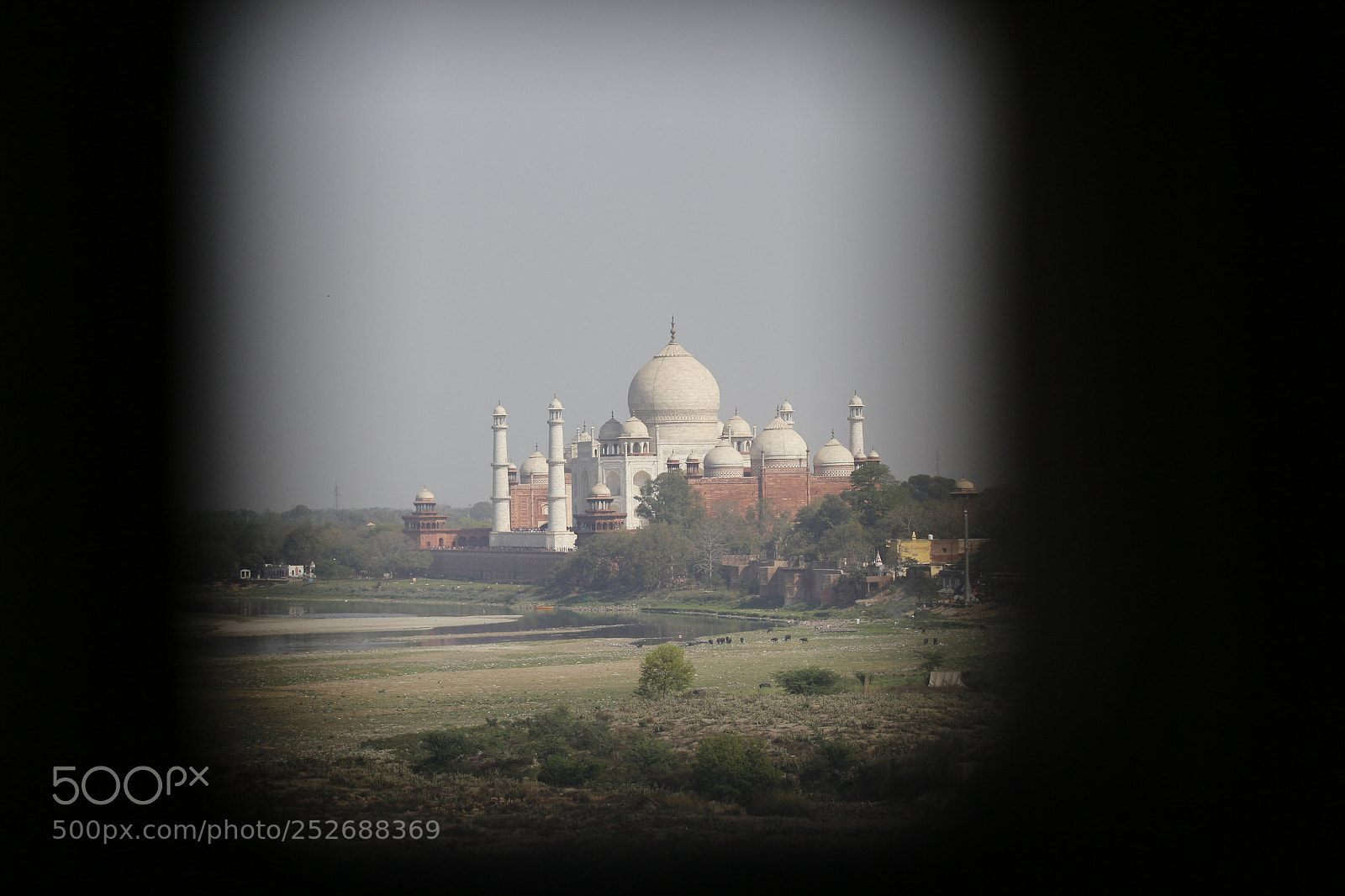 Canon EF-S 55-250mm F4-5.6 IS II sample photo. Sight of taj photography