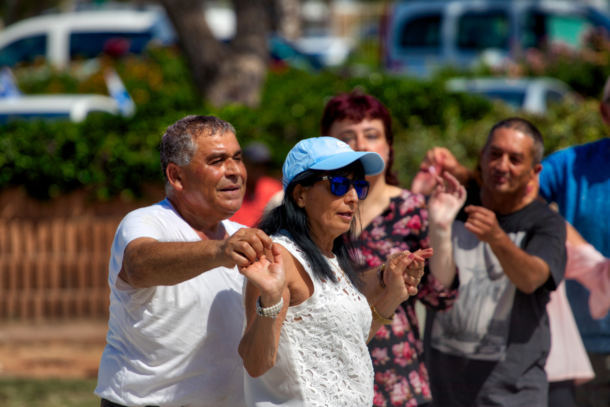 Canon EOS 80D + Canon EF 70-200mm F4L USM sample photo. Dancing in the street photography