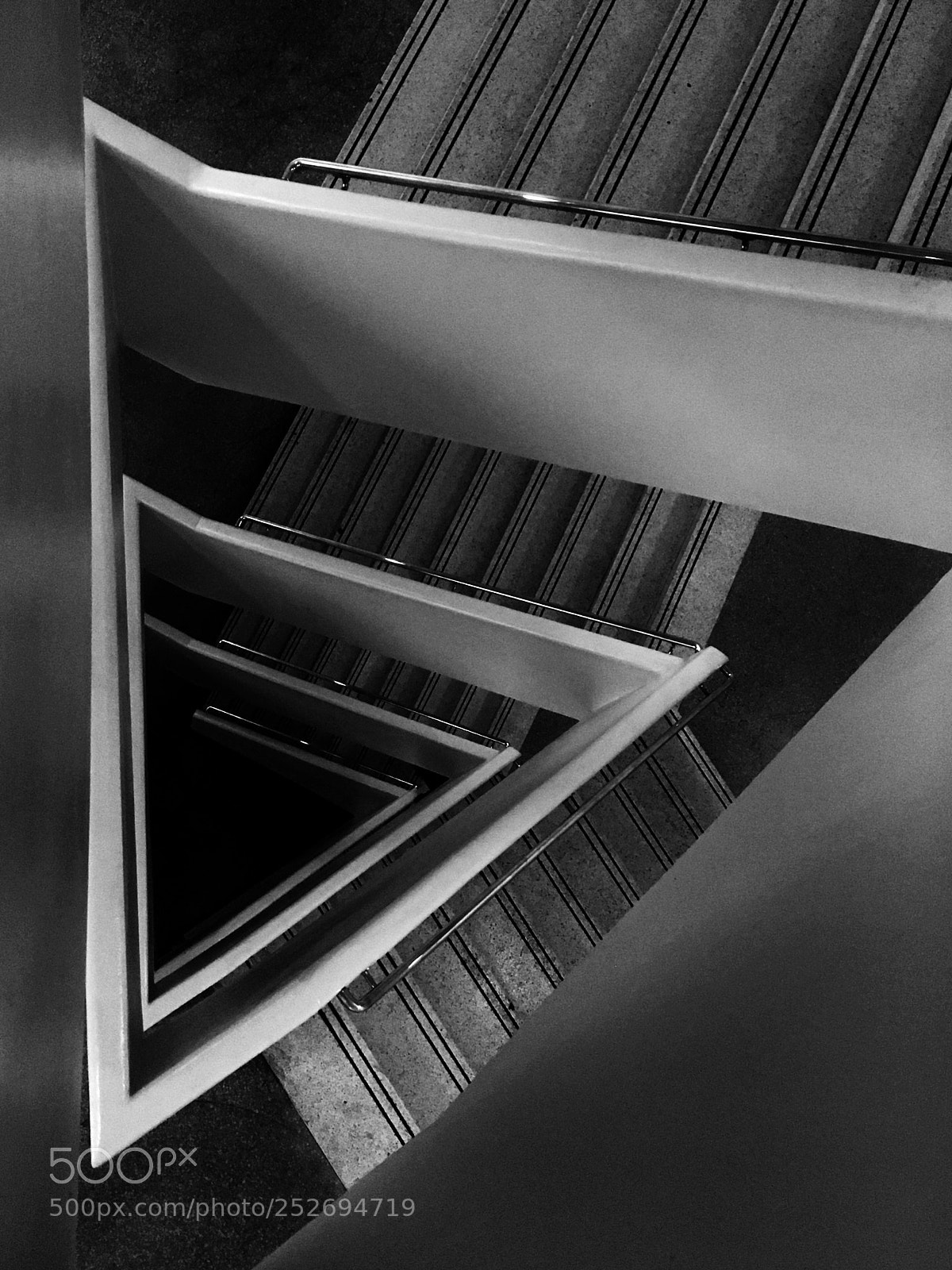 Apple iPhone 6s sample photo. Guggenheim descent photography