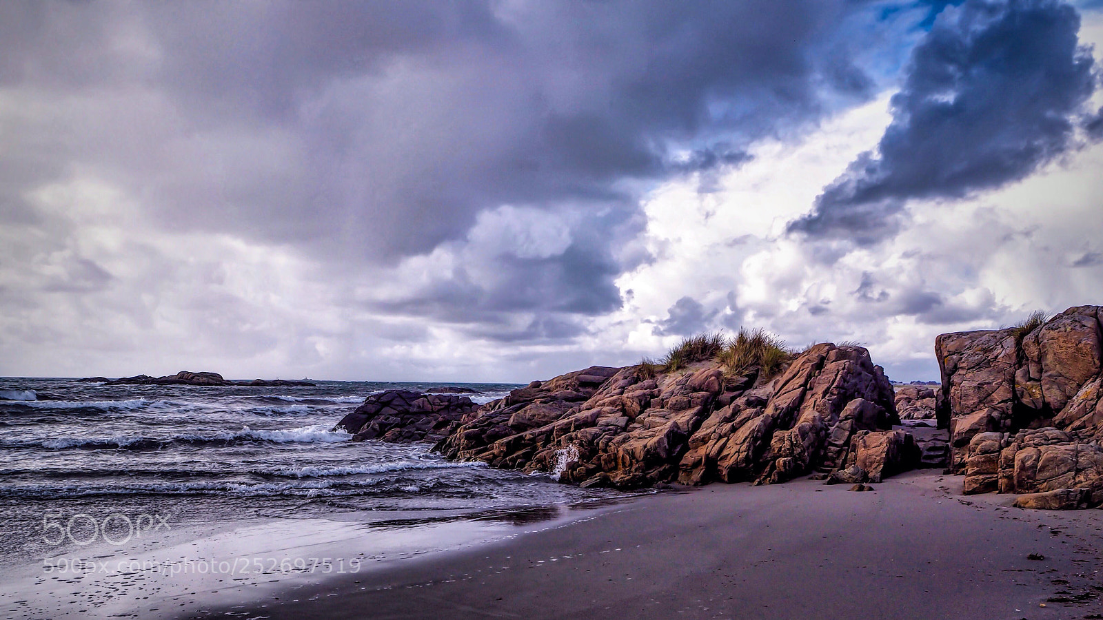 Olympus OM-D E-M10 sample photo. Waves, beach, cliffs and photography