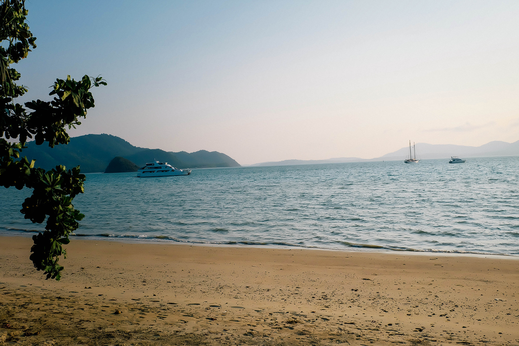 Fujifilm X-A2 sample photo. Sea sand sun in thailand photography
