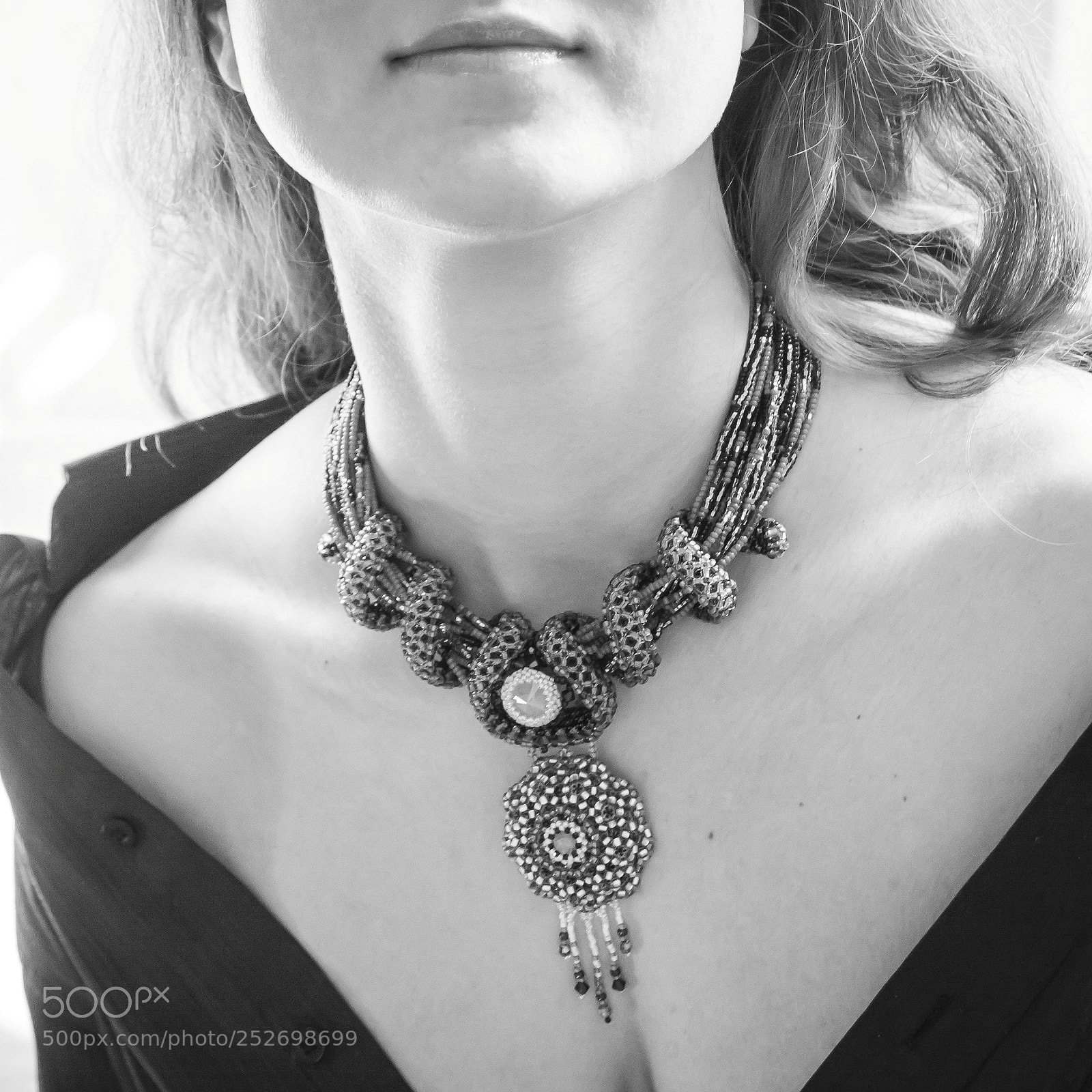 Canon EOS 600D (Rebel EOS T3i / EOS Kiss X5) sample photo. Beaded necklace photography