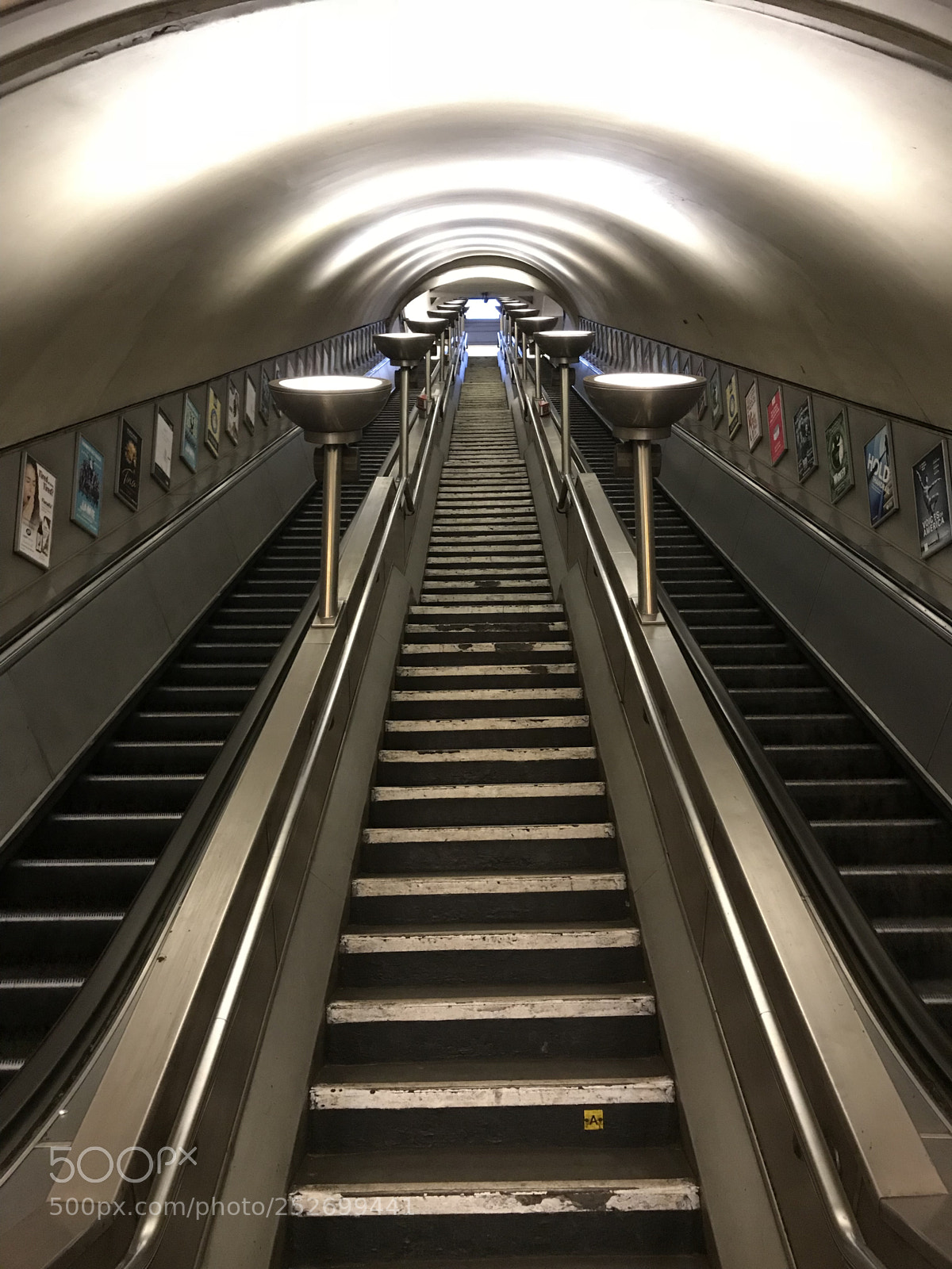 Apple iPhone 7 sample photo. Clapham south underground station  photography