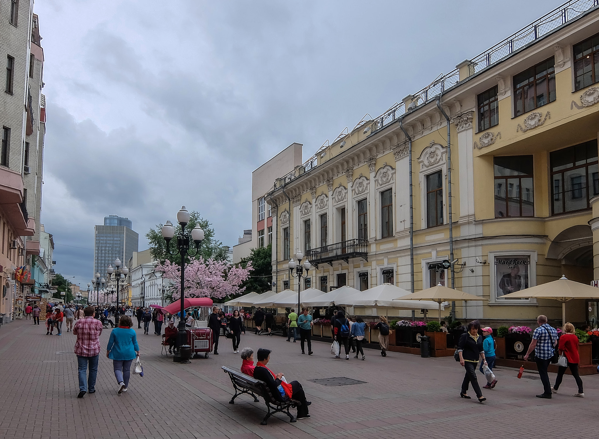 Fujifilm XQ1 sample photo. Arbat street. moscow. russia. photography