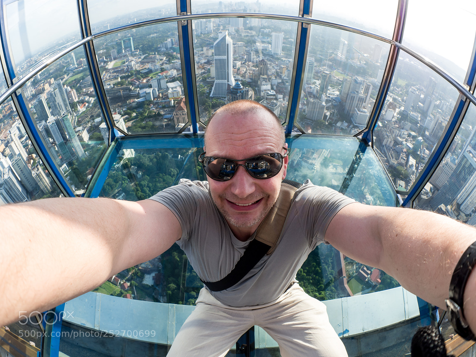 Olympus OM-D E-M10 II sample photo. Selfie of man in photography