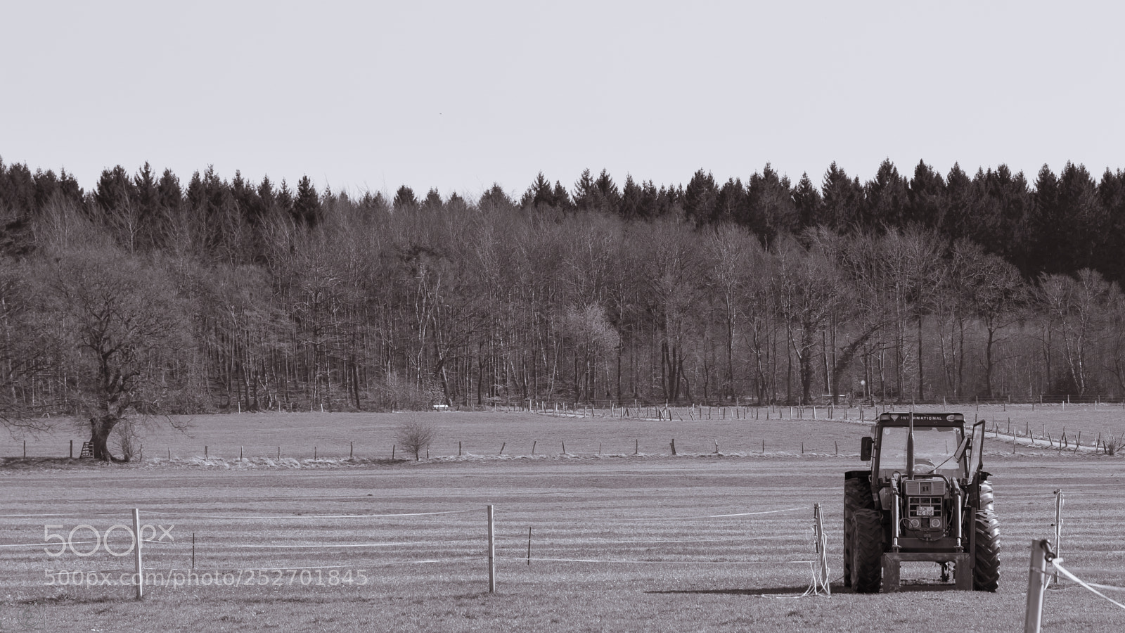 Canon EOS 70D sample photo. Tractor on right side photography