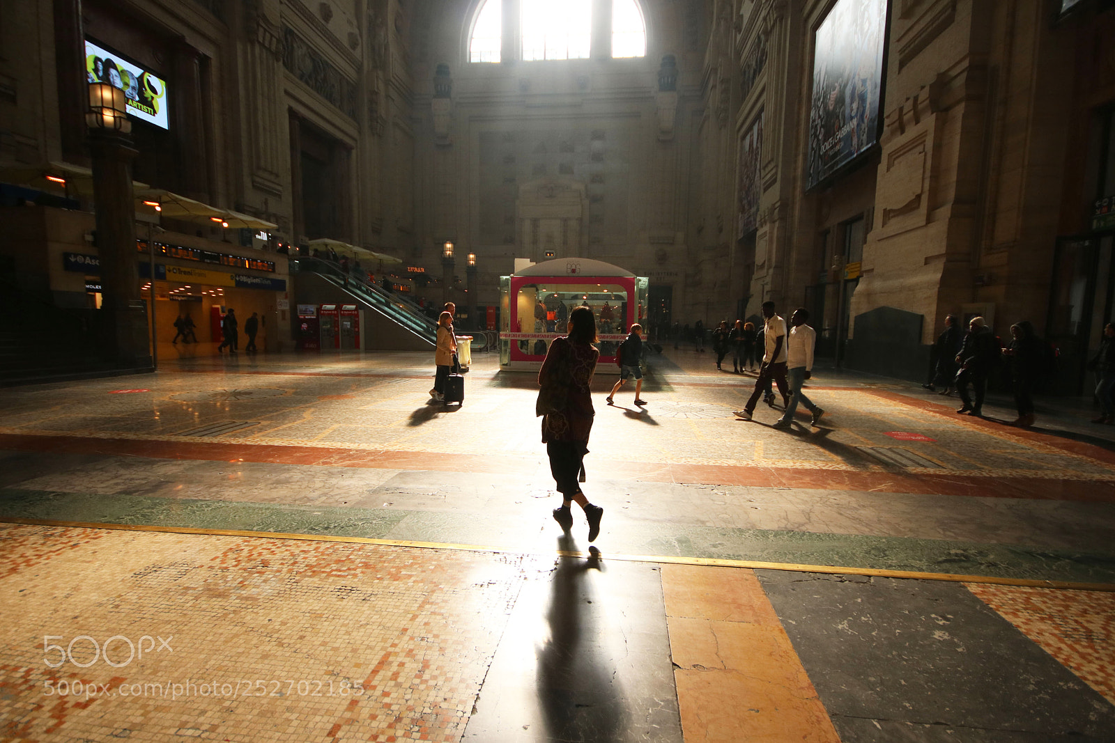 Canon EOS 760D (EOS Rebel T6s / EOS 8000D) sample photo. Morning light at central photography