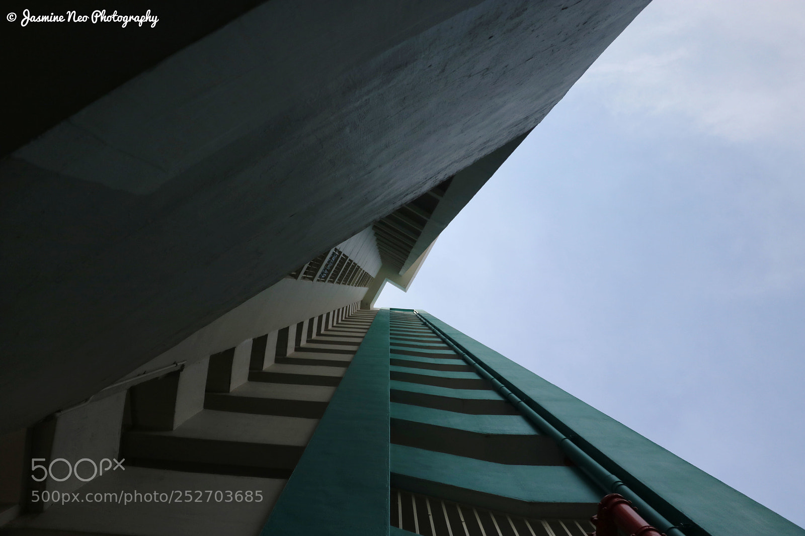 Canon EOS 750D (EOS Rebel T6i / EOS Kiss X8i) sample photo. Look up! photography
