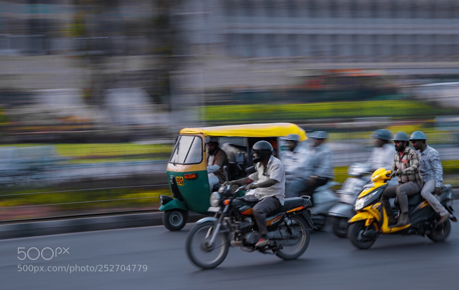 Sony a6000 sample photo. City rush photography