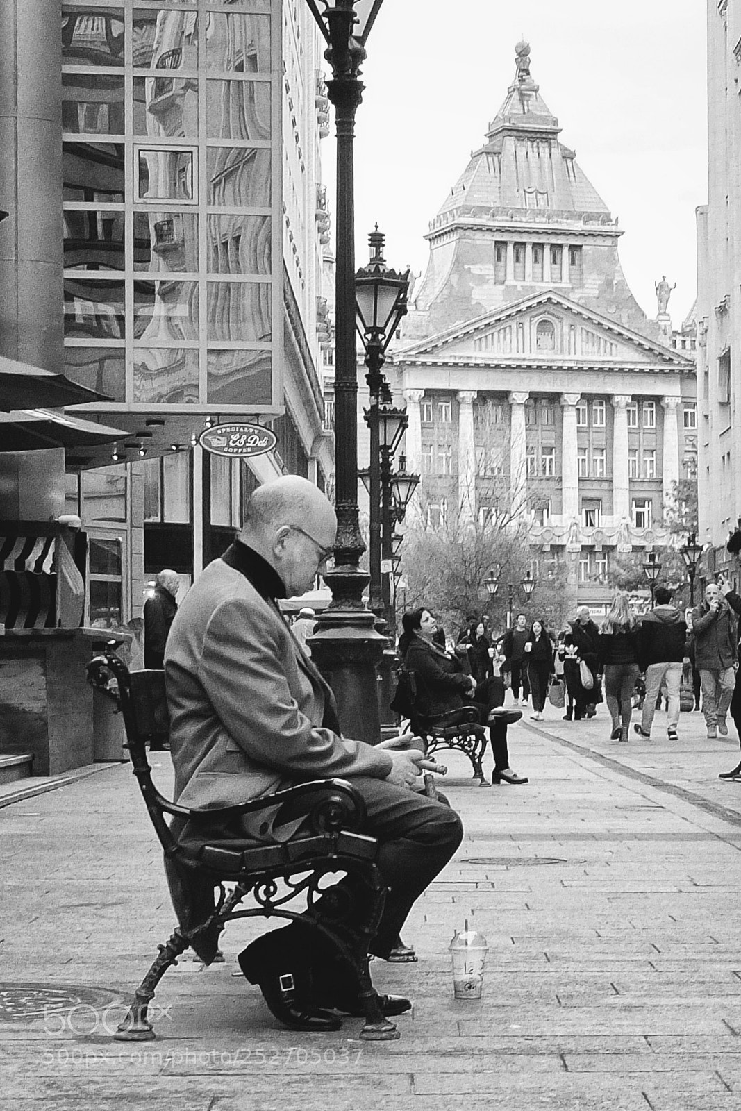 Fujifilm X10 sample photo. Smoke break photography