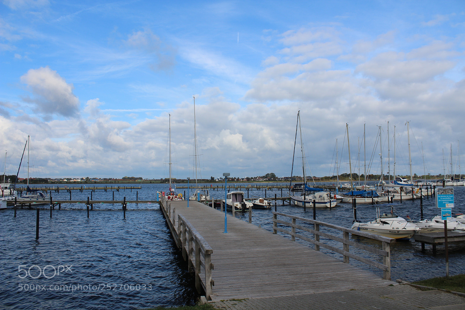 Canon EOS 1300D (EOS Rebel T6 / EOS Kiss X80) sample photo. Pier photography