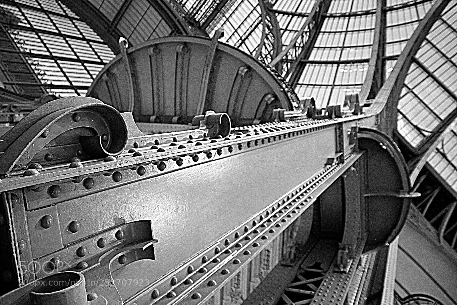 Canon EOS 600D (Rebel EOS T3i / EOS Kiss X5) sample photo. Grand palais #4 photography
