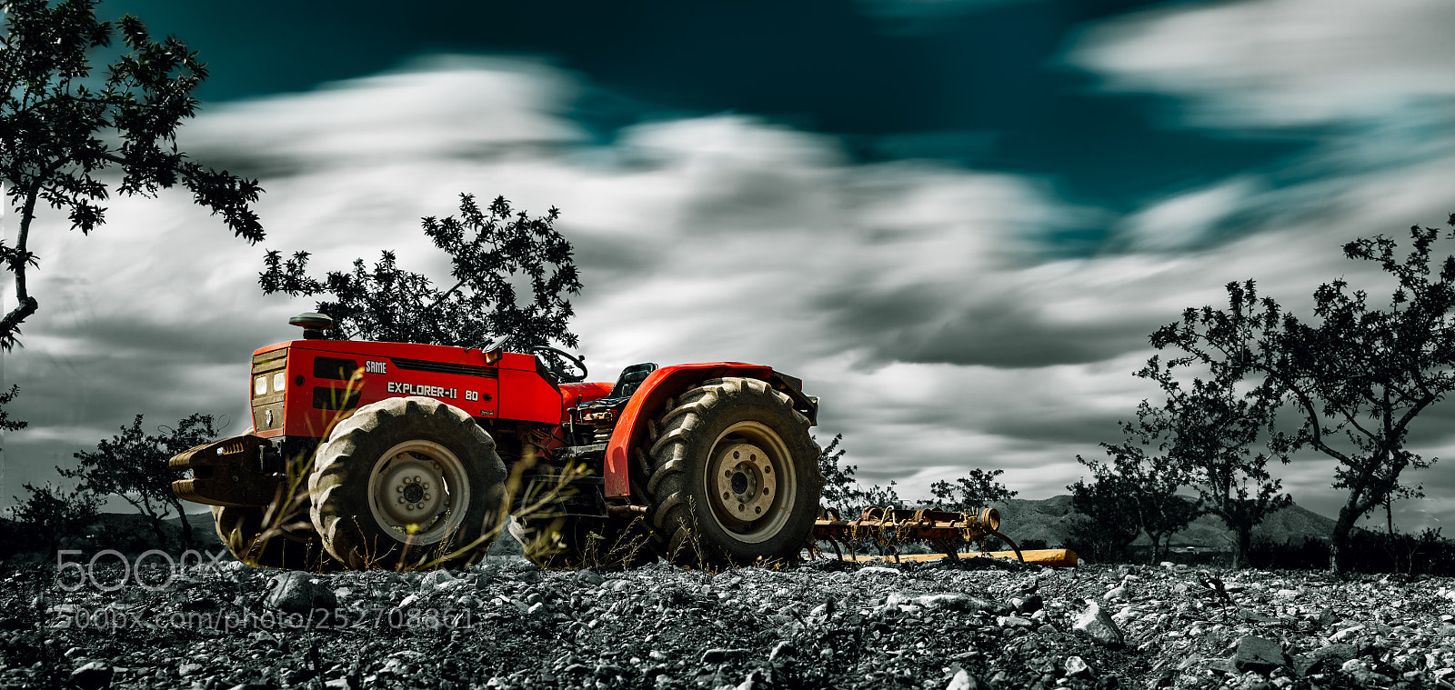 Canon EOS 5DS R sample photo. Tractor in the field photography