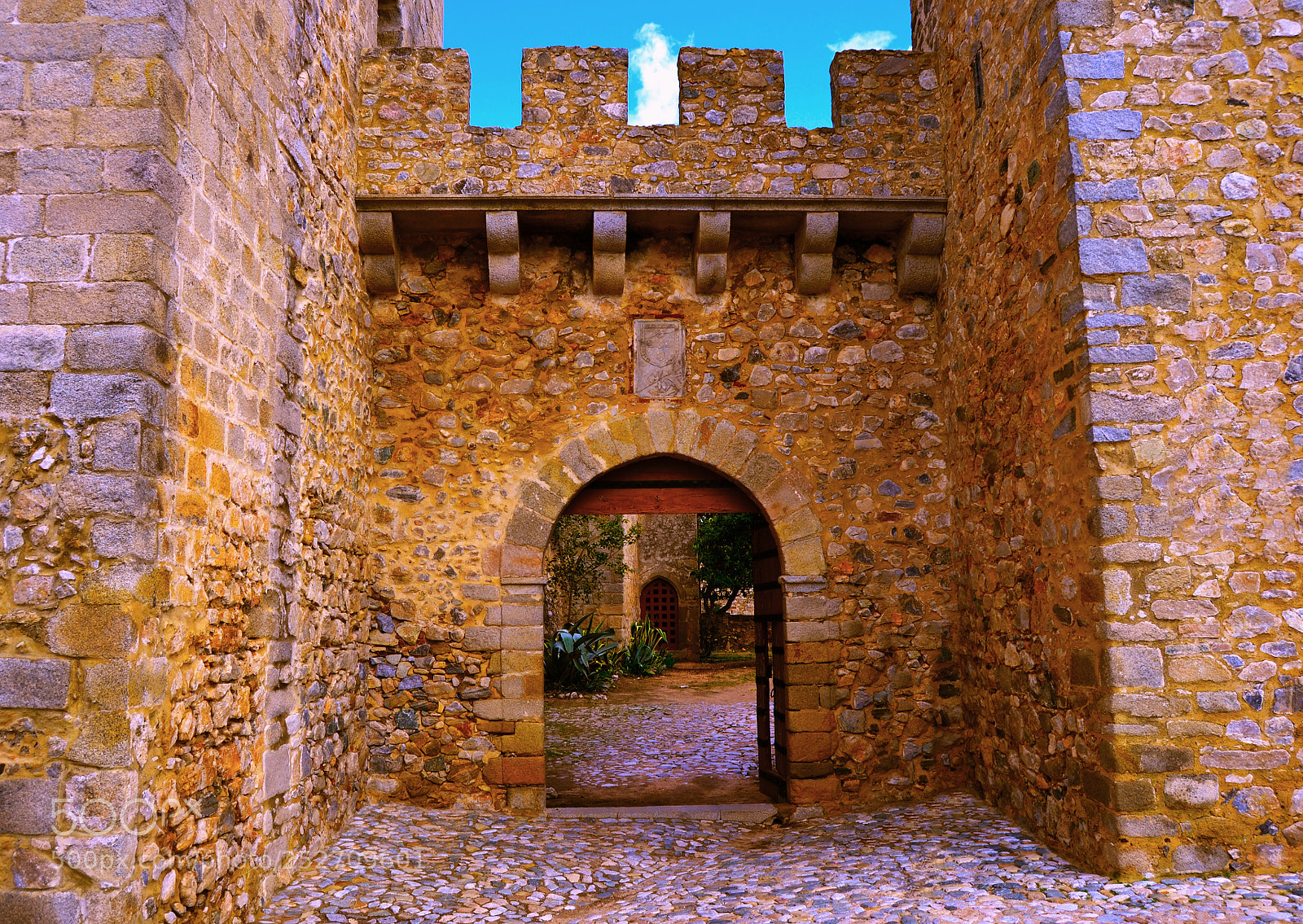 Nikon D3100 sample photo. Entrada al castillo. elvas photography