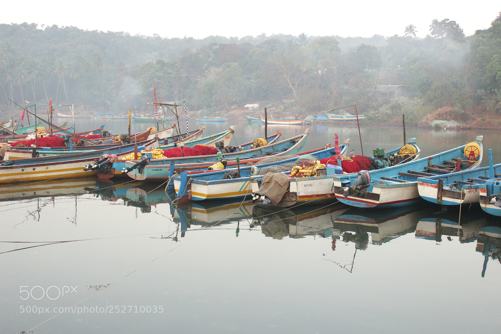 Canon EOS 600D (Rebel EOS T3i / EOS Kiss X5) sample photo. Boats photography