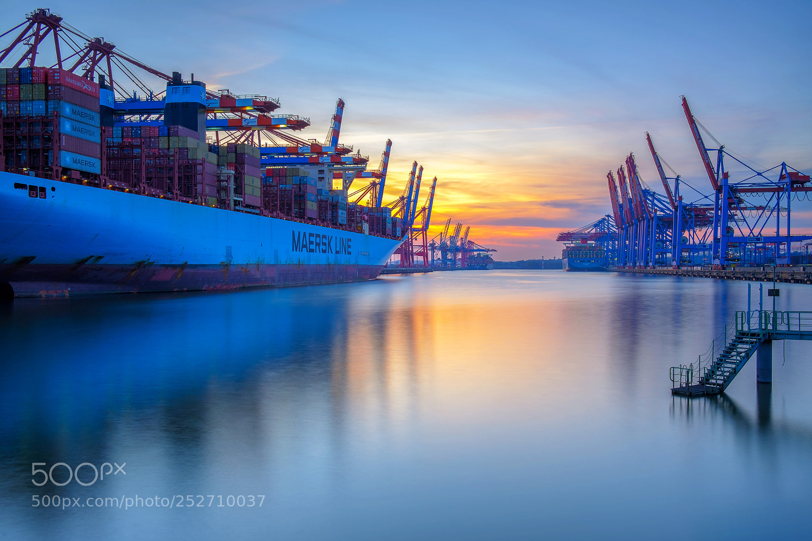 Fujifilm X-T20 sample photo. Waltershof mit maersk line photography