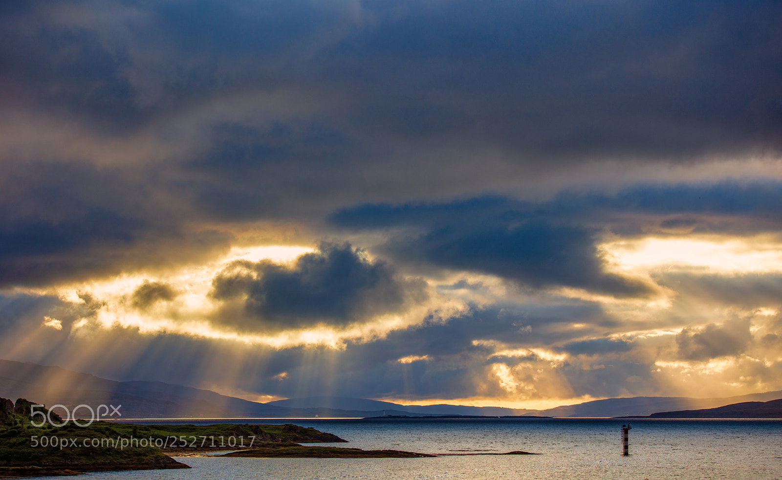 Canon EOS 5DS R sample photo. Sunlight through the clouds photography