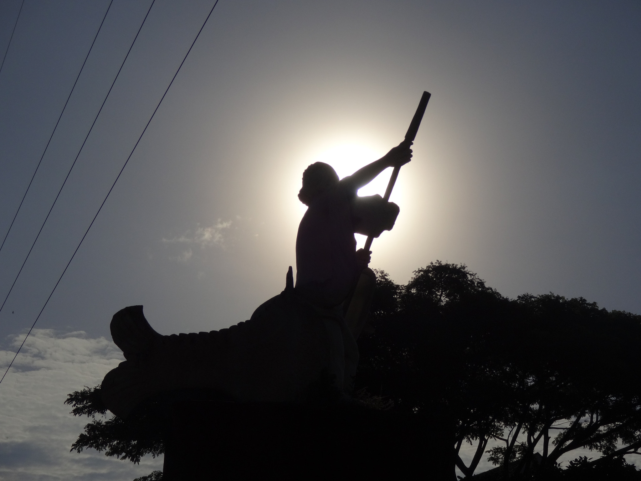Sony Cyber-shot DSC-QX10 sample photo. The statue silhouette photography