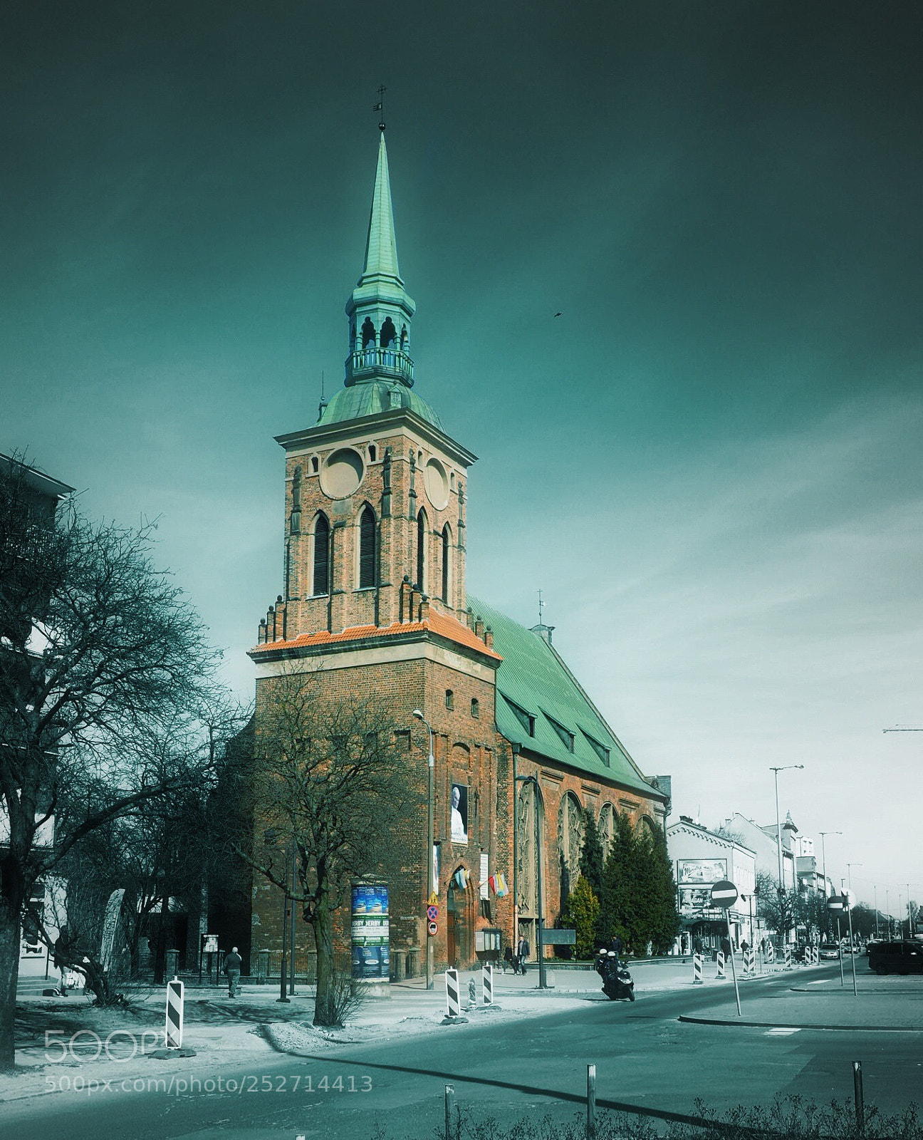 Olympus OM-D E-M10 II sample photo. Gdańsk church photography
