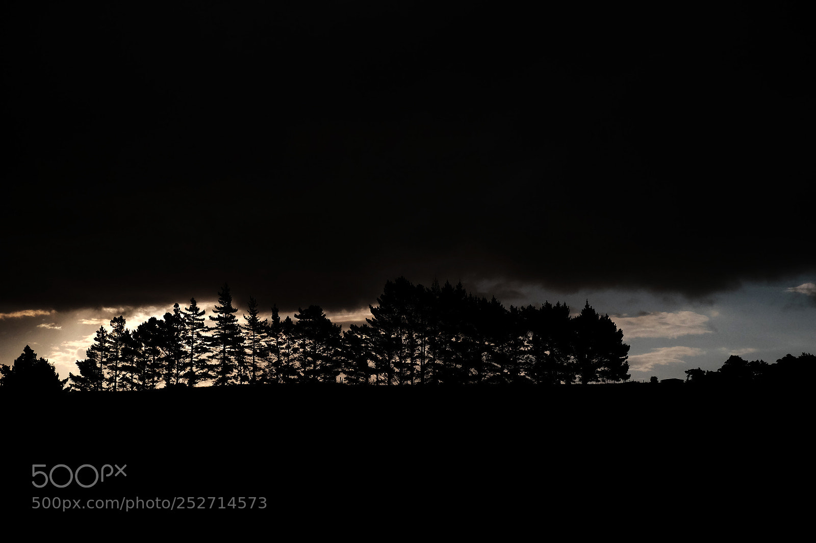 Fujifilm X-T10 sample photo. Colours fading into darkness photography