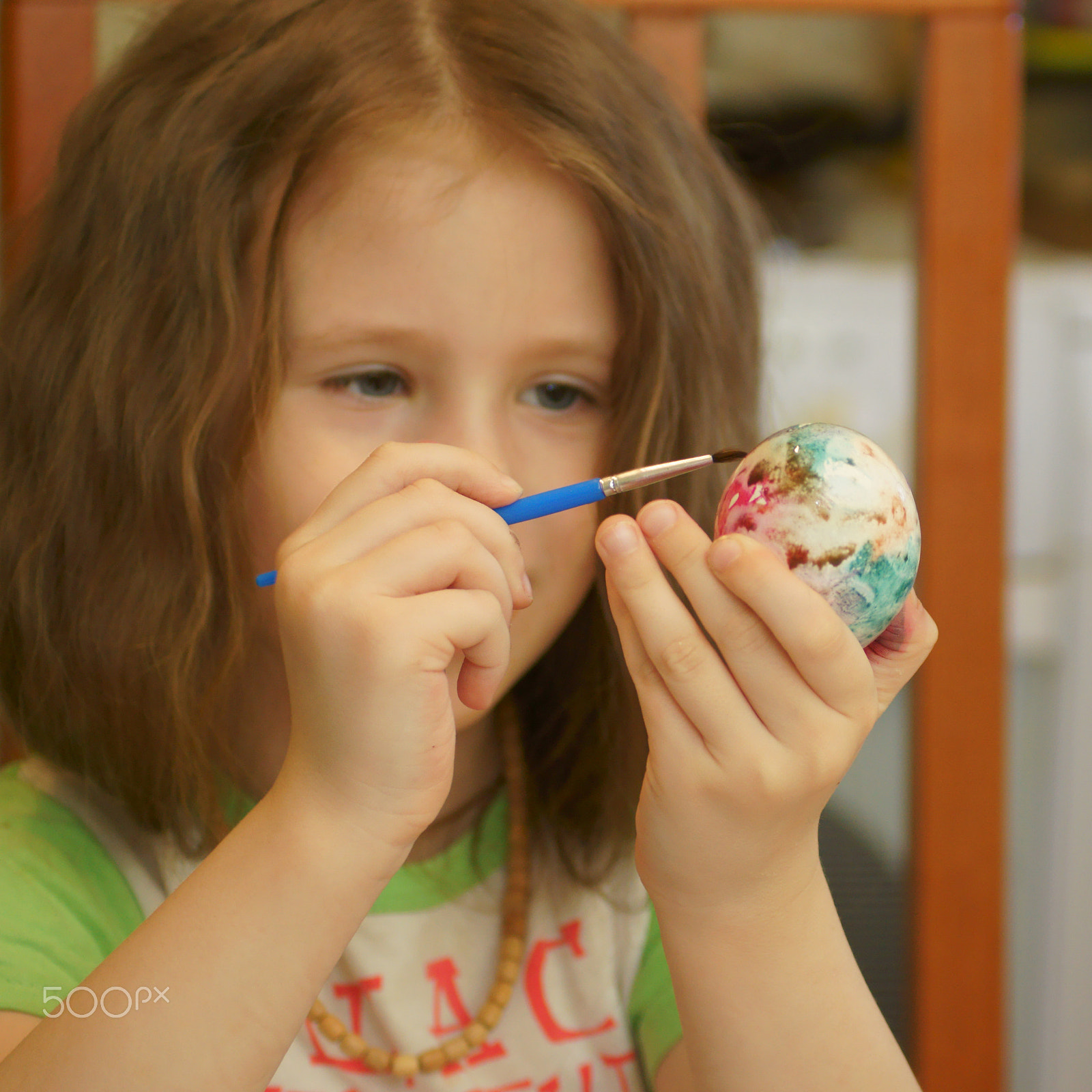 Sony DT 55-200mm F4-5.6 SAM sample photo. Painting an easter egg photography