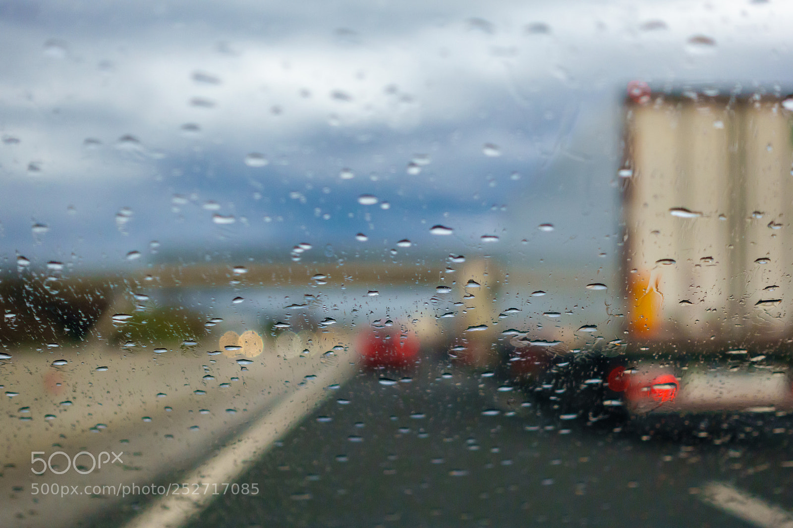 Sony DSC-RX100M5 sample photo. Driving in the rain photography