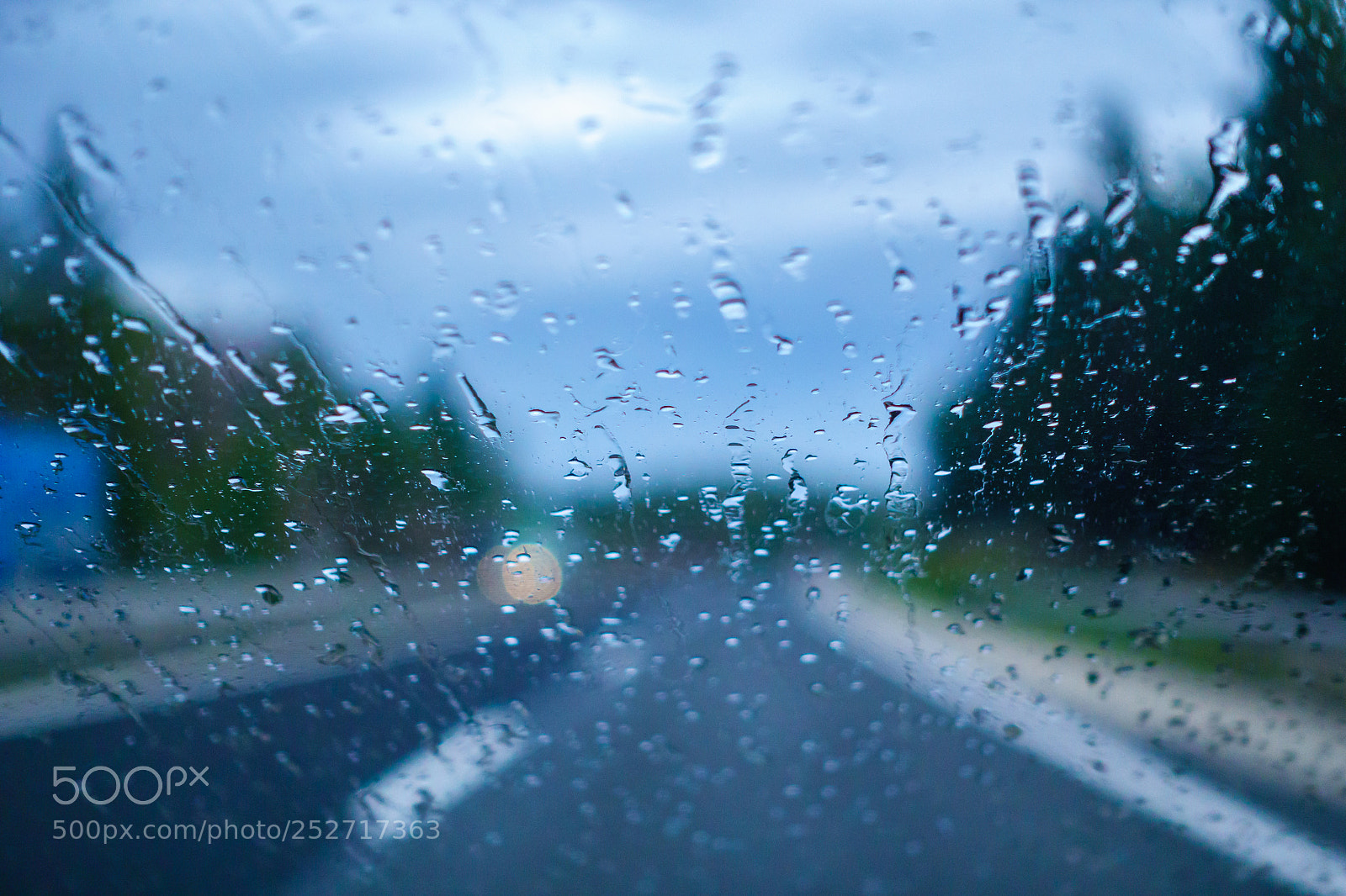 Sony DSC-RX100M5 sample photo. Driving in the rain photography