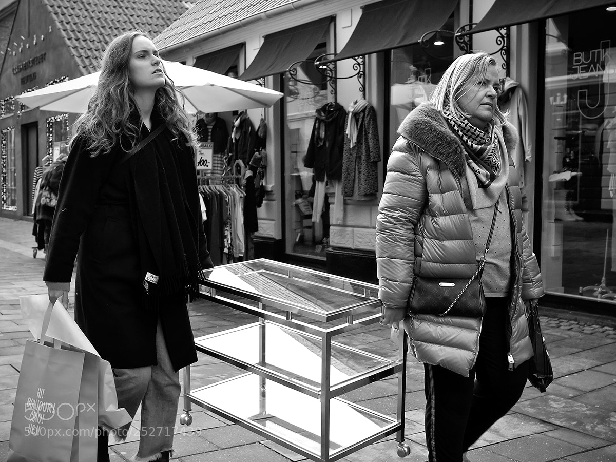 Fujifilm X-Pro2 sample photo. Glass table bargain photography