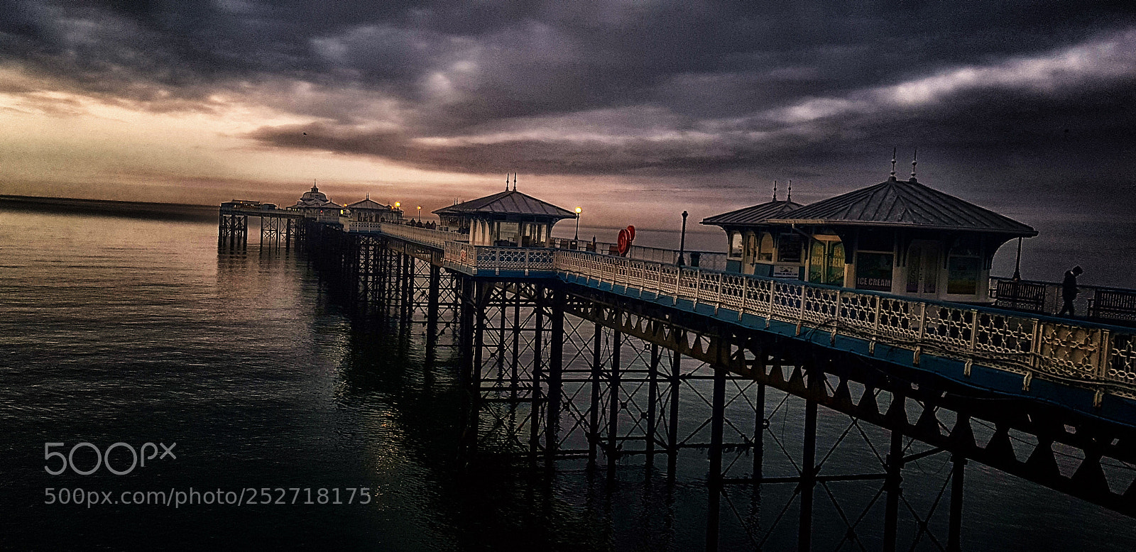 Samsung Galaxy S8 sample photo. Llandudno pier photography