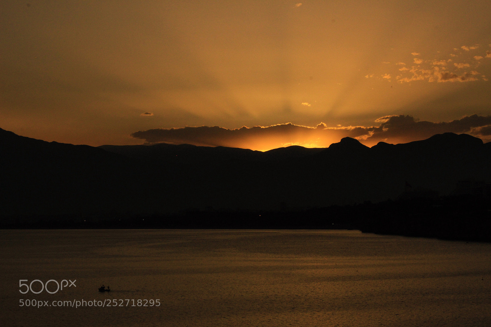 Canon EOS 600D (Rebel EOS T3i / EOS Kiss X5) sample photo. Burnt orange skies settle photography