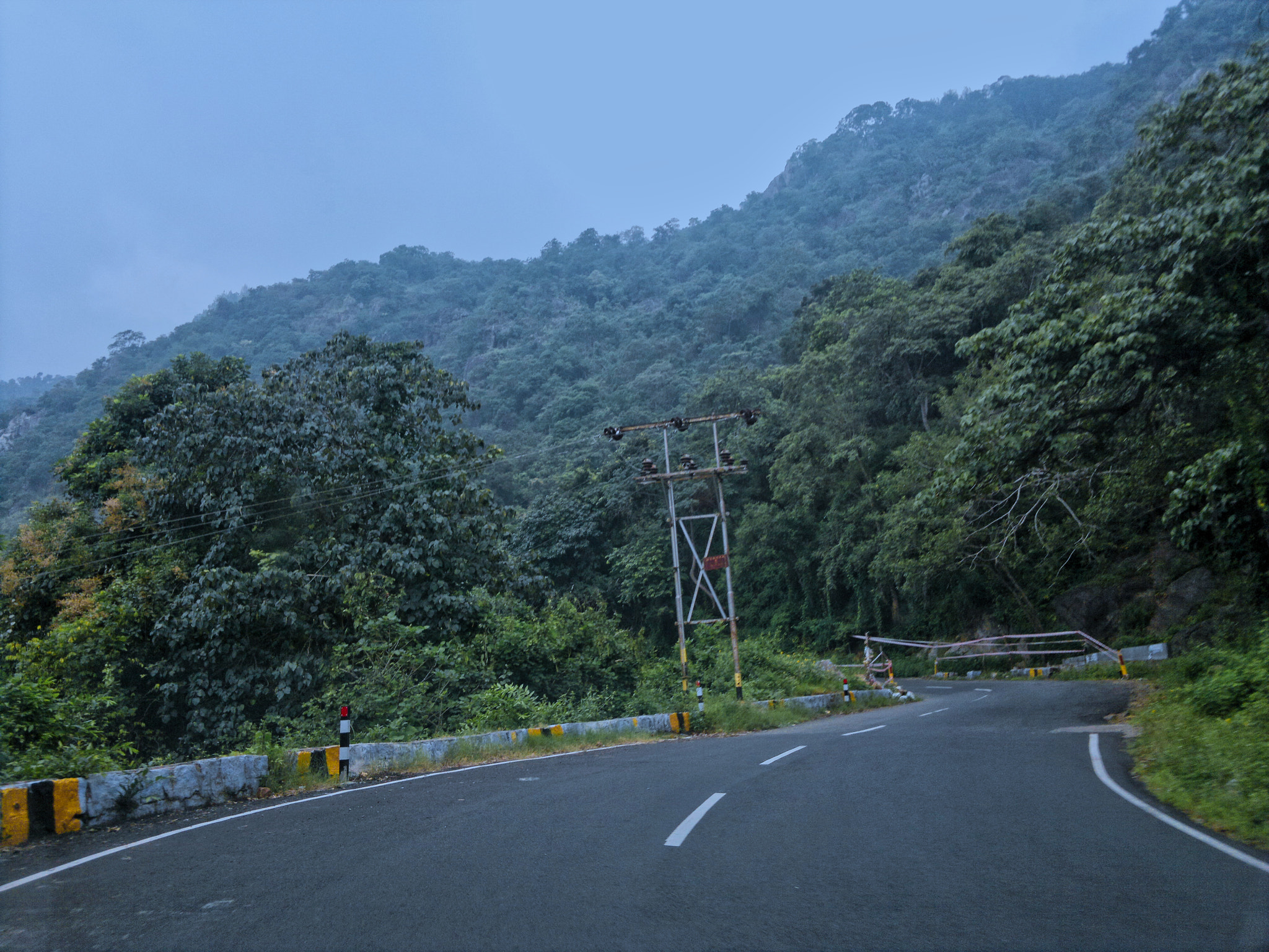 Nokia N8-00 sample photo. Road trip photography