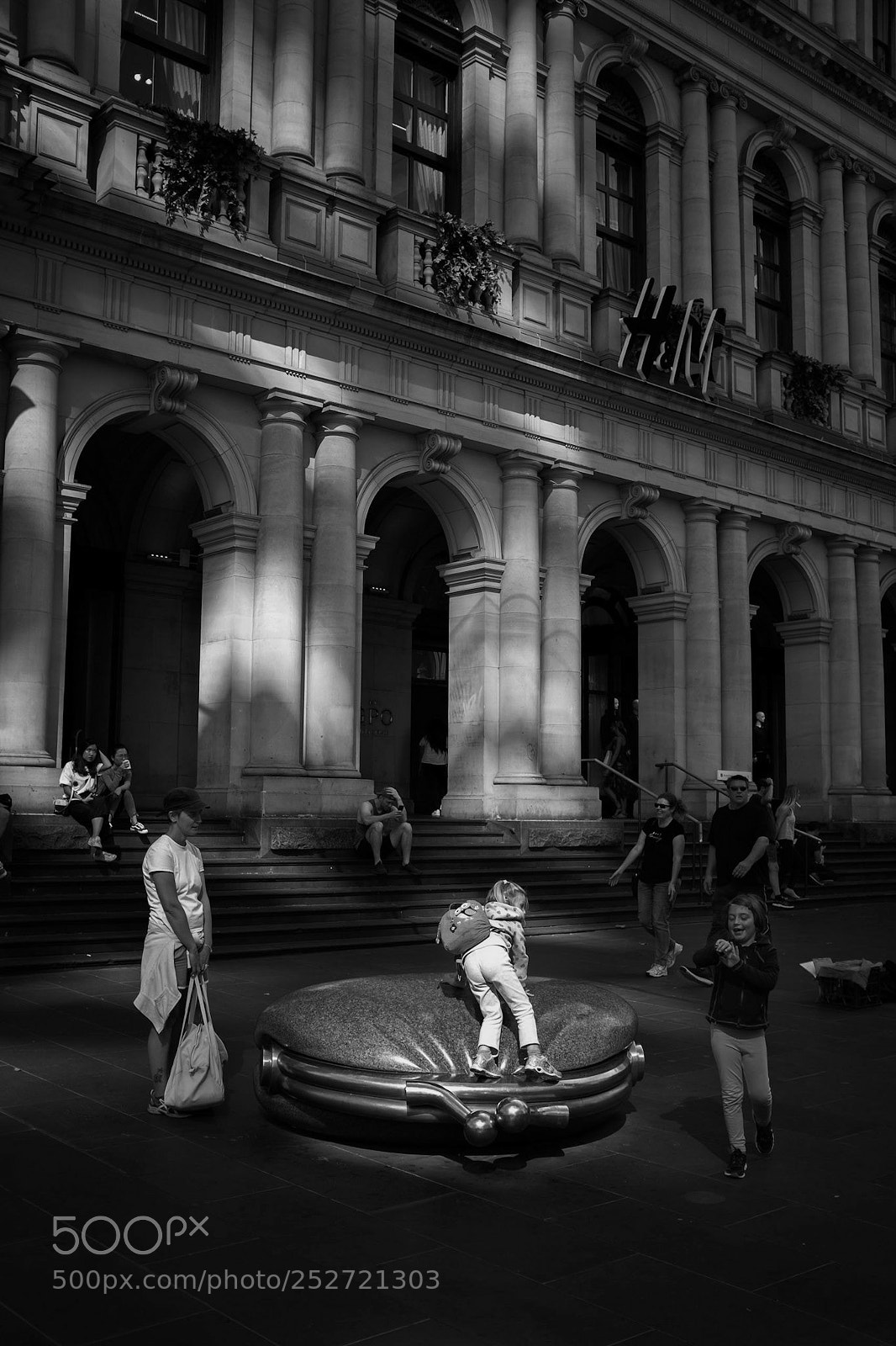 Fujifilm X100T sample photo. The public purse photography