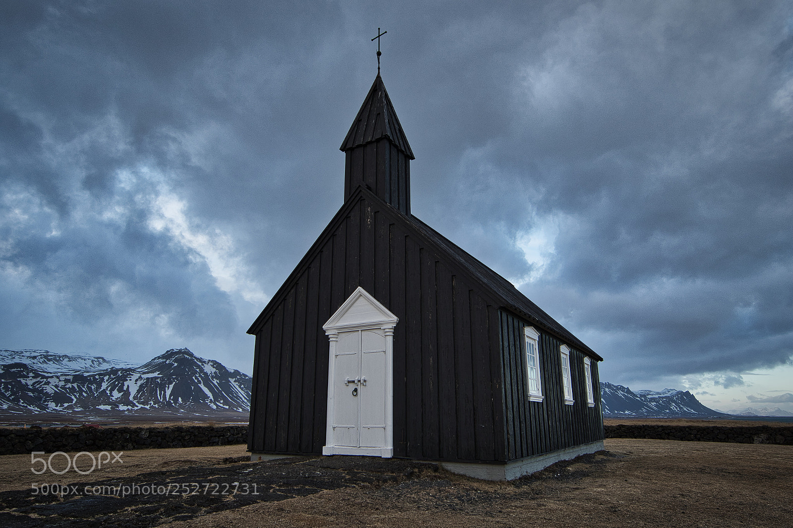 Canon EOS 7D Mark II sample photo. Iglesia negra de budir.... photography