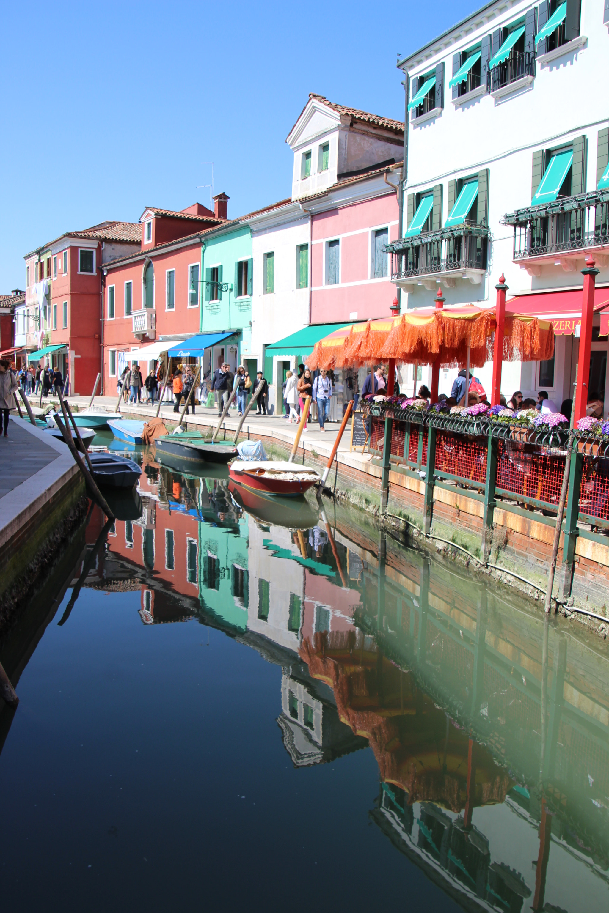 Canon EOS 1300D (EOS Rebel T6 / EOS Kiss X80) sample photo. Burano colored houses photography