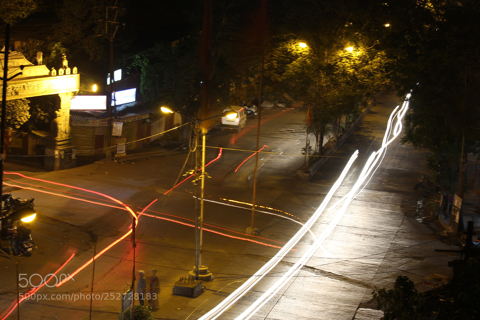 Canon EF-S 55-250mm F4-5.6 IS II sample photo. Moving lights on the photography